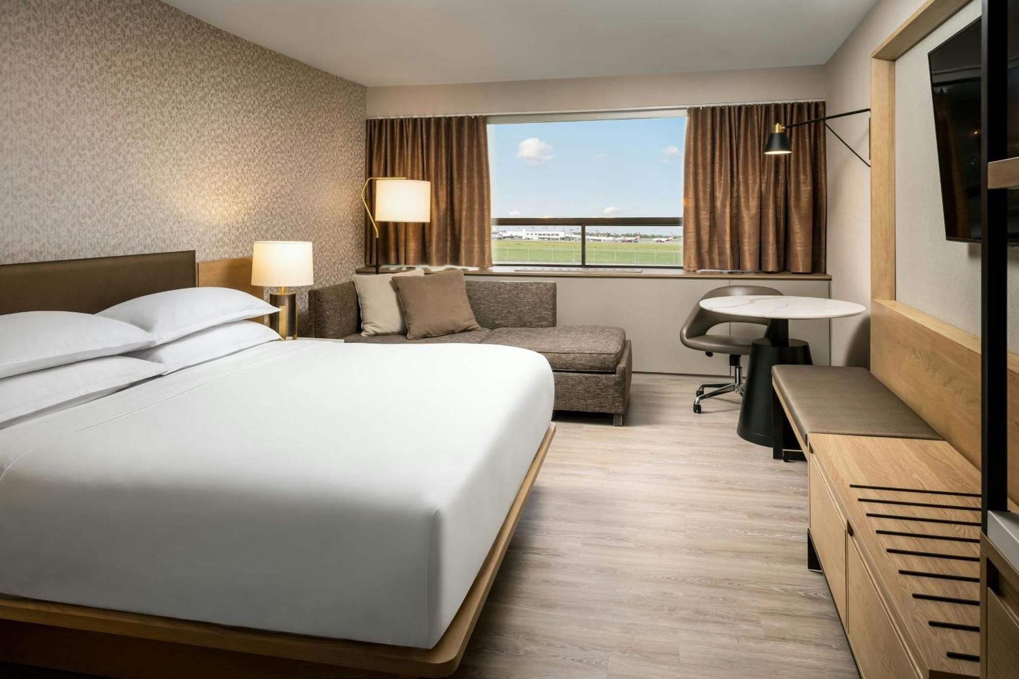 Guest Room, 1 King,1643146984:JPEG