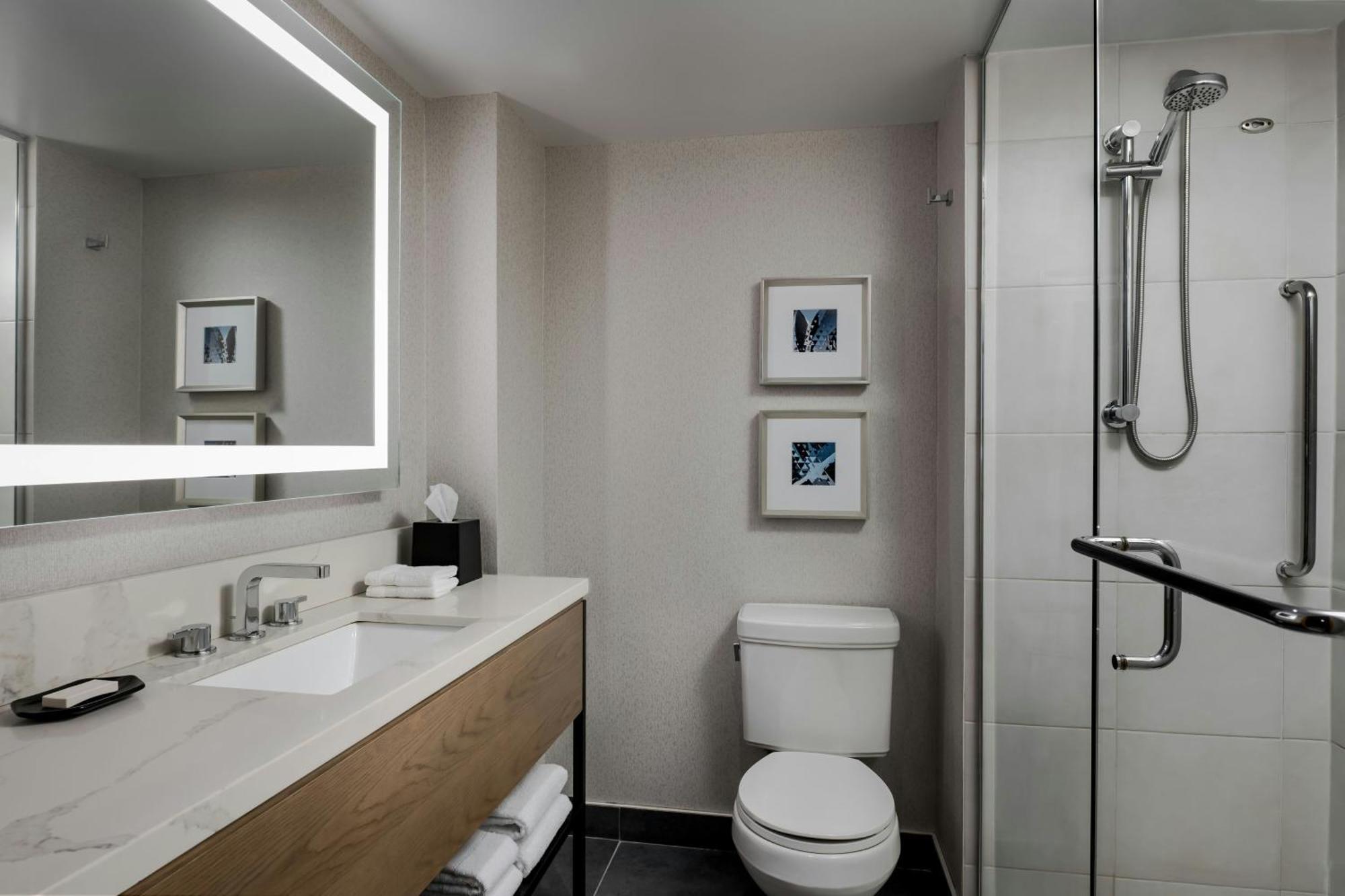 Guest room, 1 Queen, Sofa bed,1705813525:JPEG